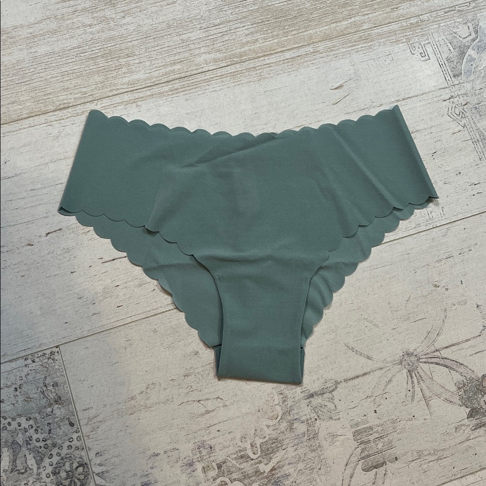 Victoria's Secret Sage Green Scallop Trim Cheeky Panties Size Small